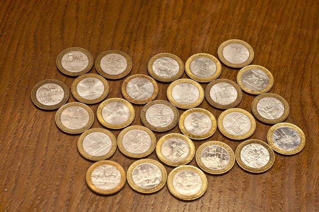 記念硬貨は普通に支払いに使える？売るのとどちらがおすすめ？| ヒカカク！