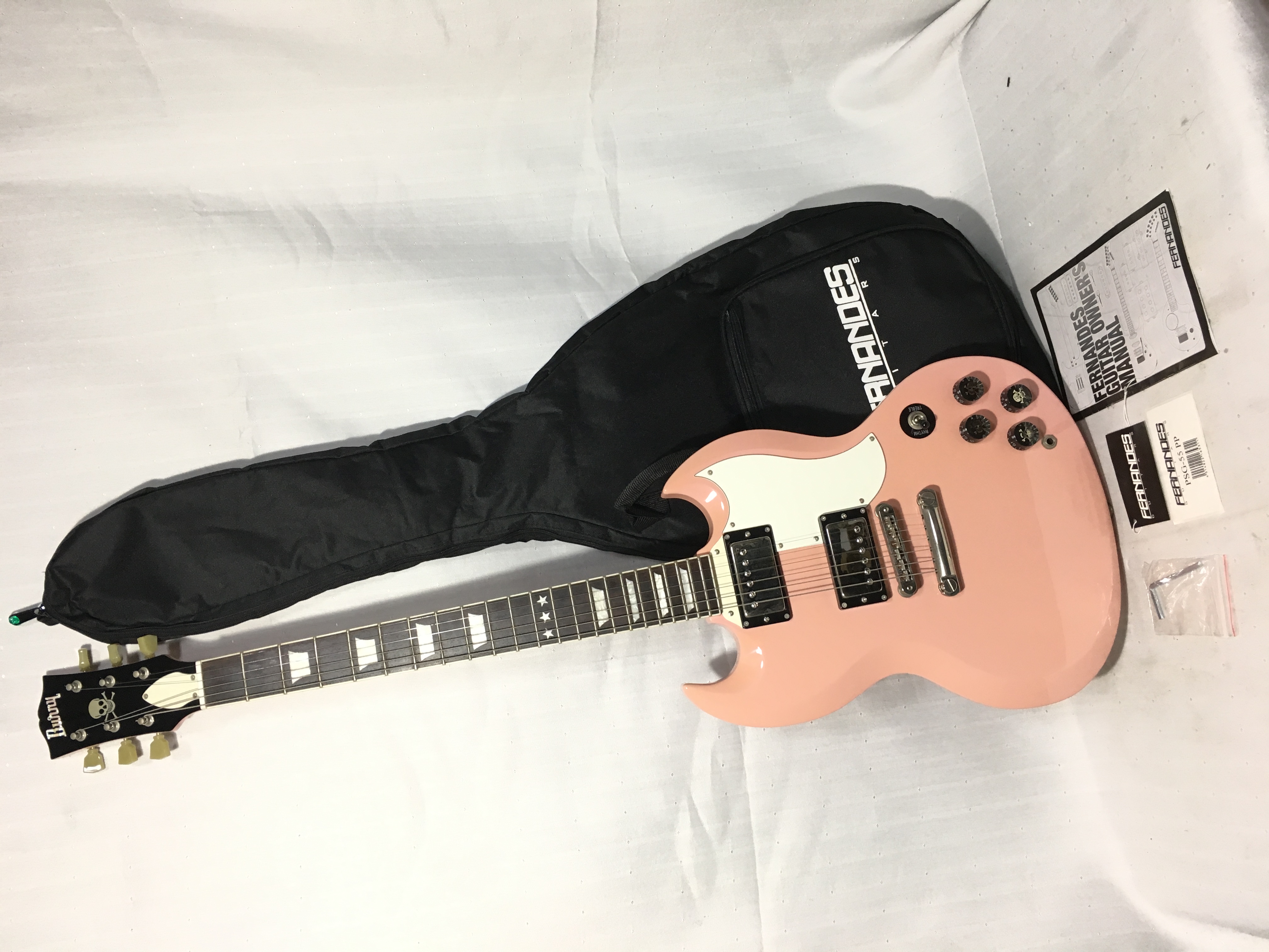 エレキギター×2本、ギターアンプ×1