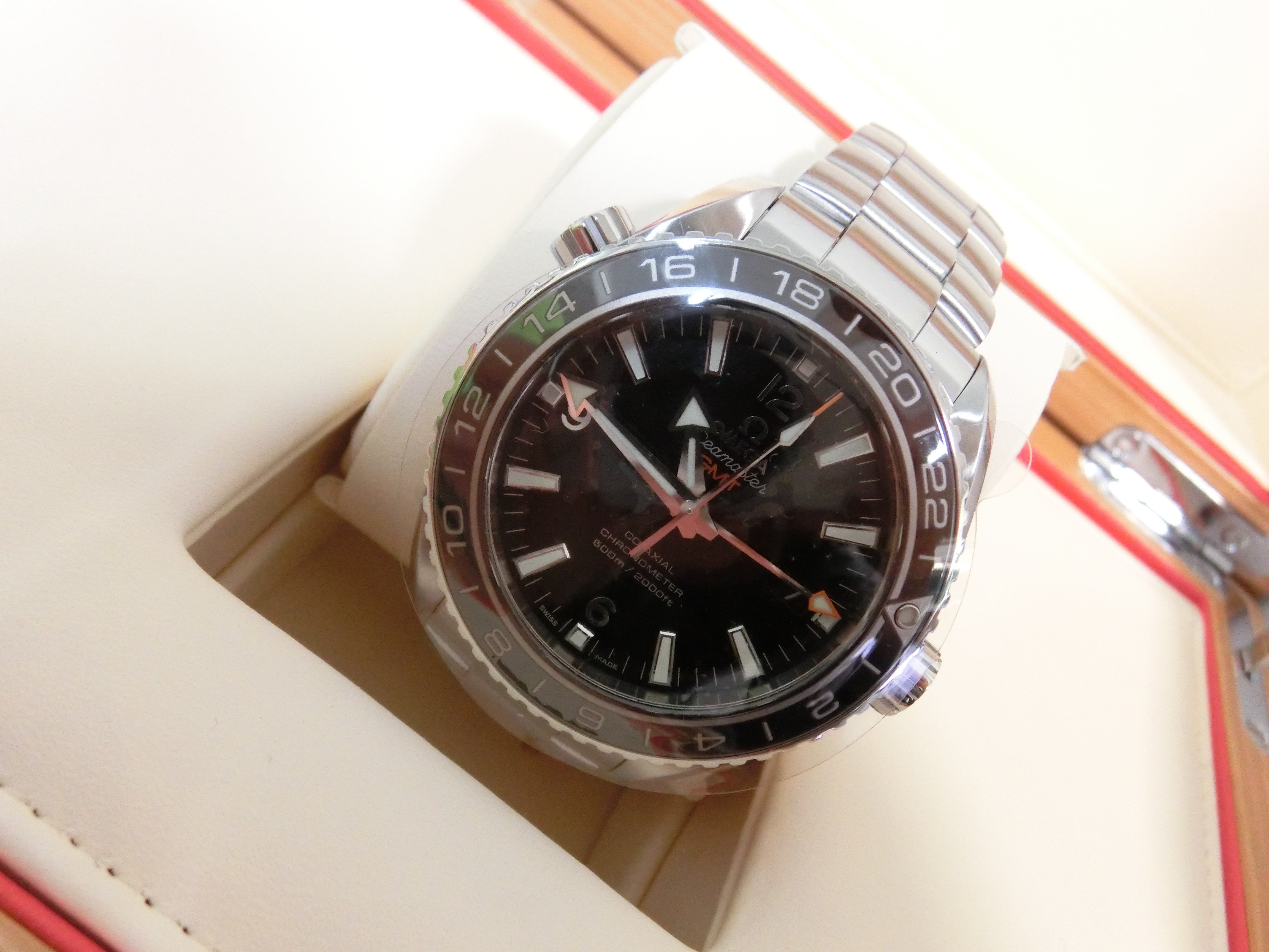 オメガ	シーマスタープラネットオーシャン	232.30.44.22.01.001