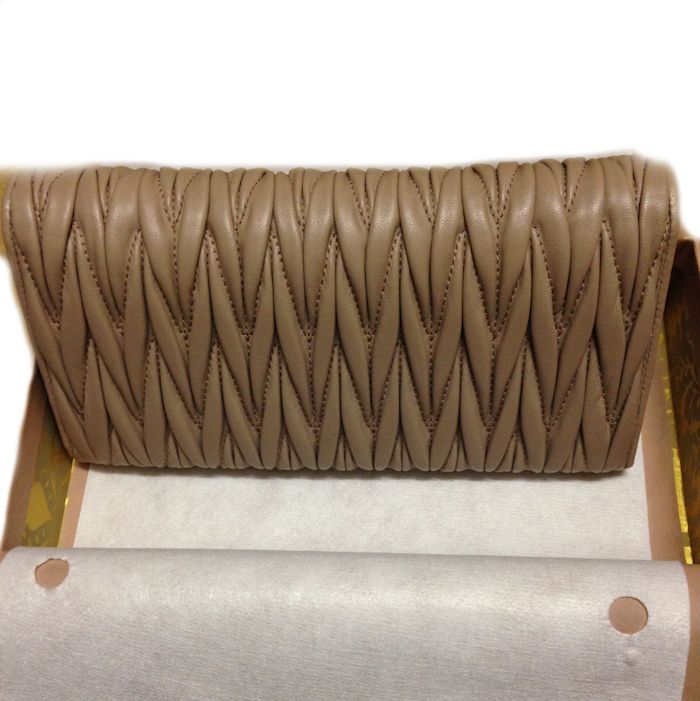 ミュウミュウ 5MH109 長財布