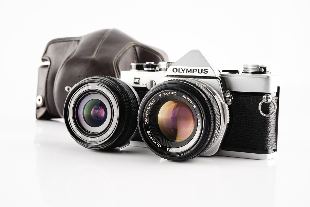 OLYMPUS OM-1 シルバー(24mm 50mm )