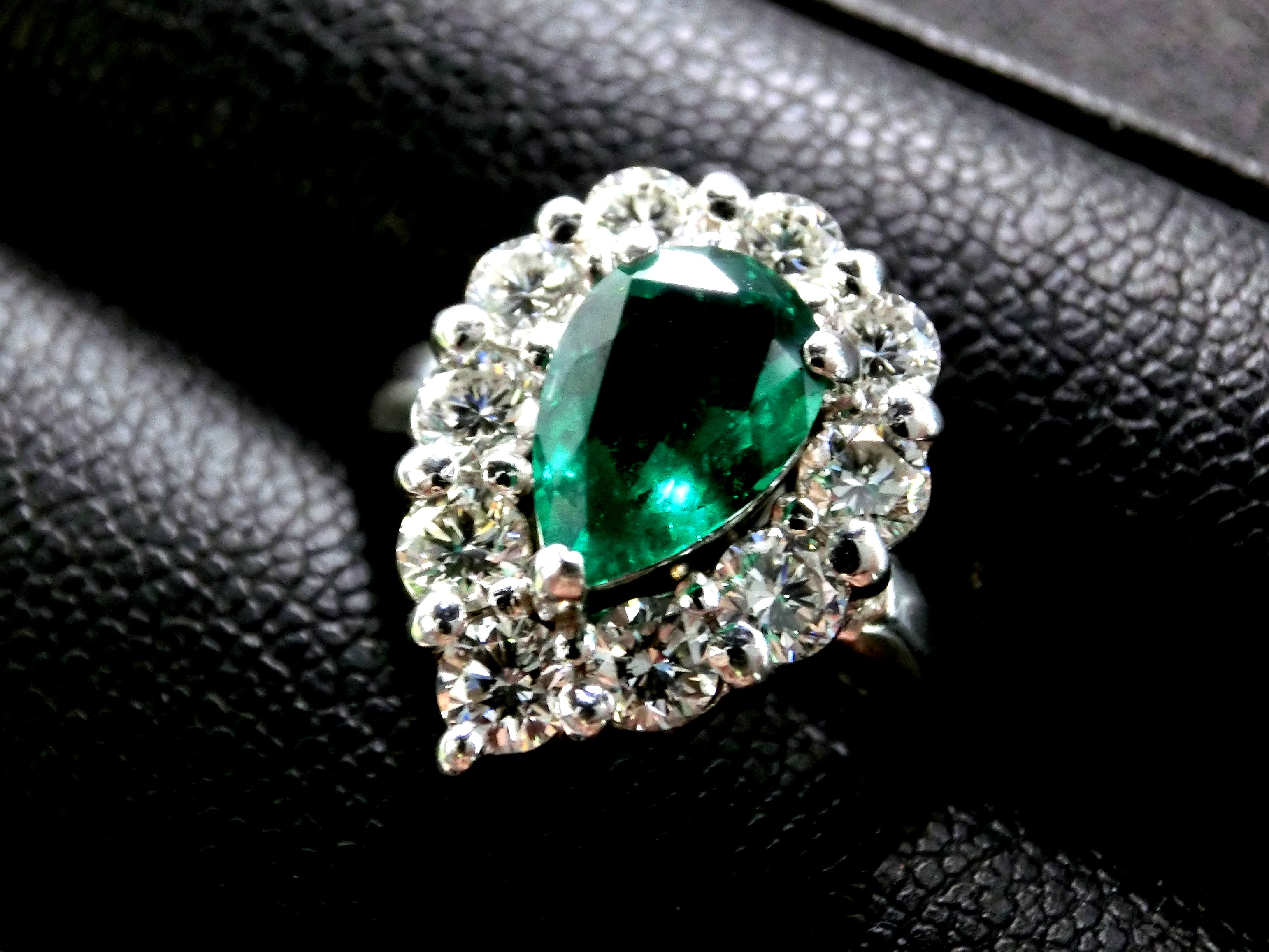 Pt900　エメラルドダイヤリング