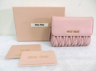 ミュウミュウ	マテラッセ　3つ折り財布