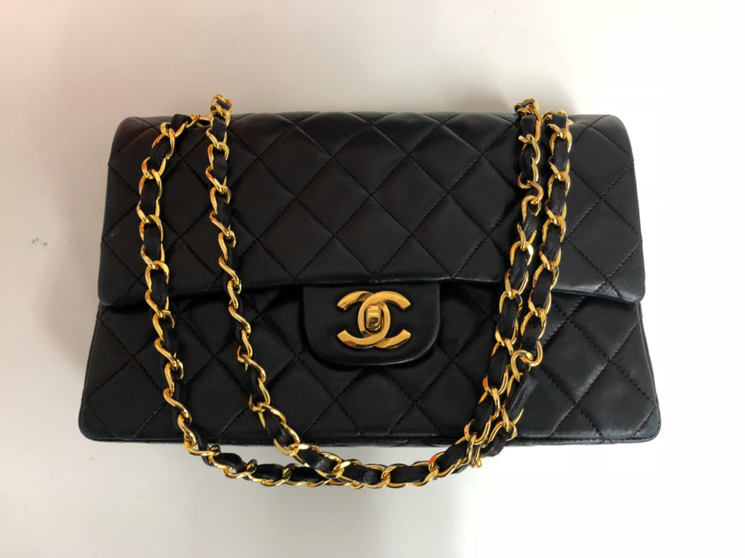 シャネルマトラッセシープスキンチェーンバッグ