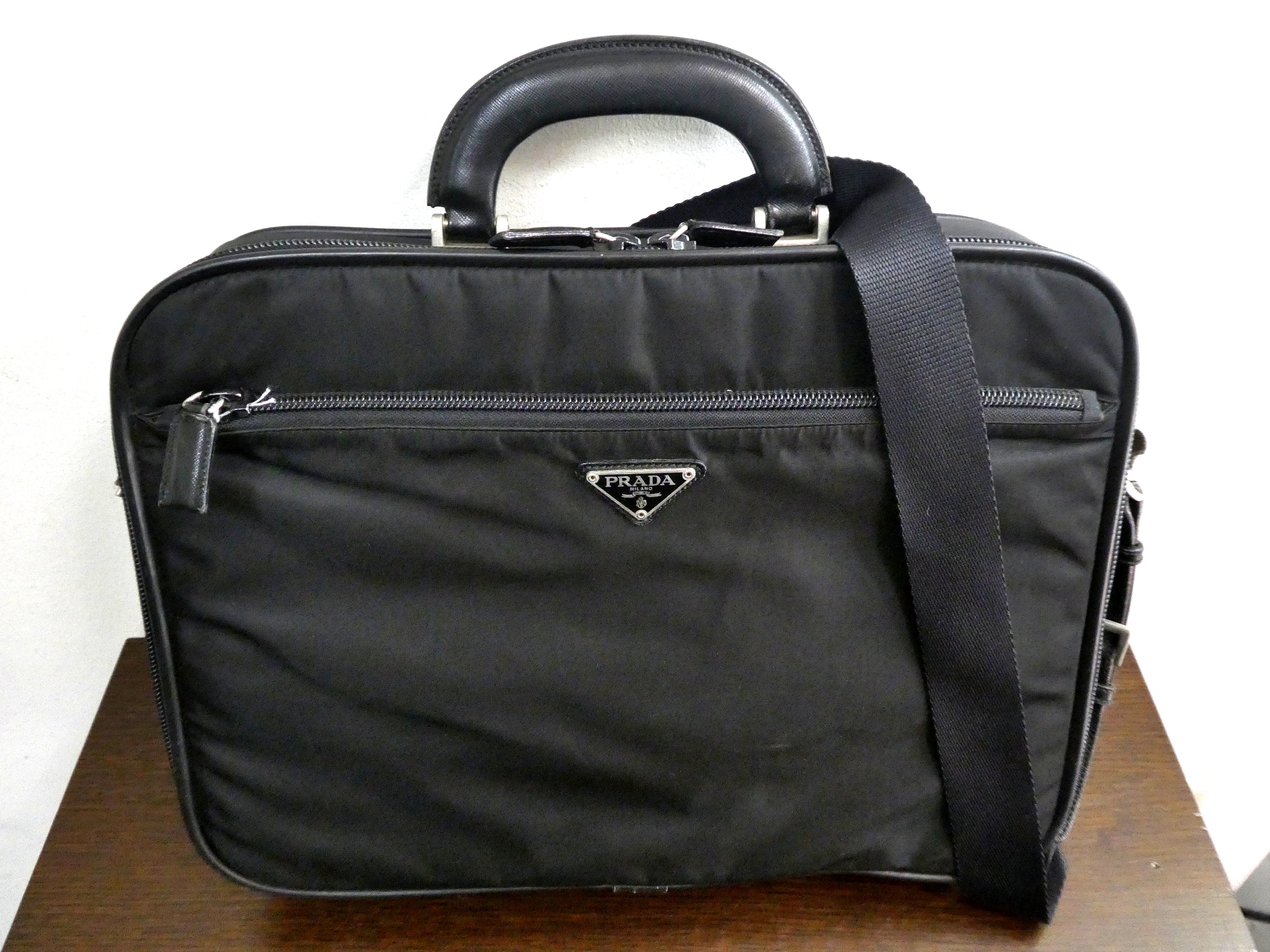 プラダ	PCバッグ（ブリーフケース）