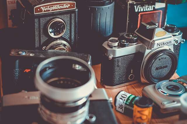 フィルムカメラをリサイクルショップで売買すると安い？高い？